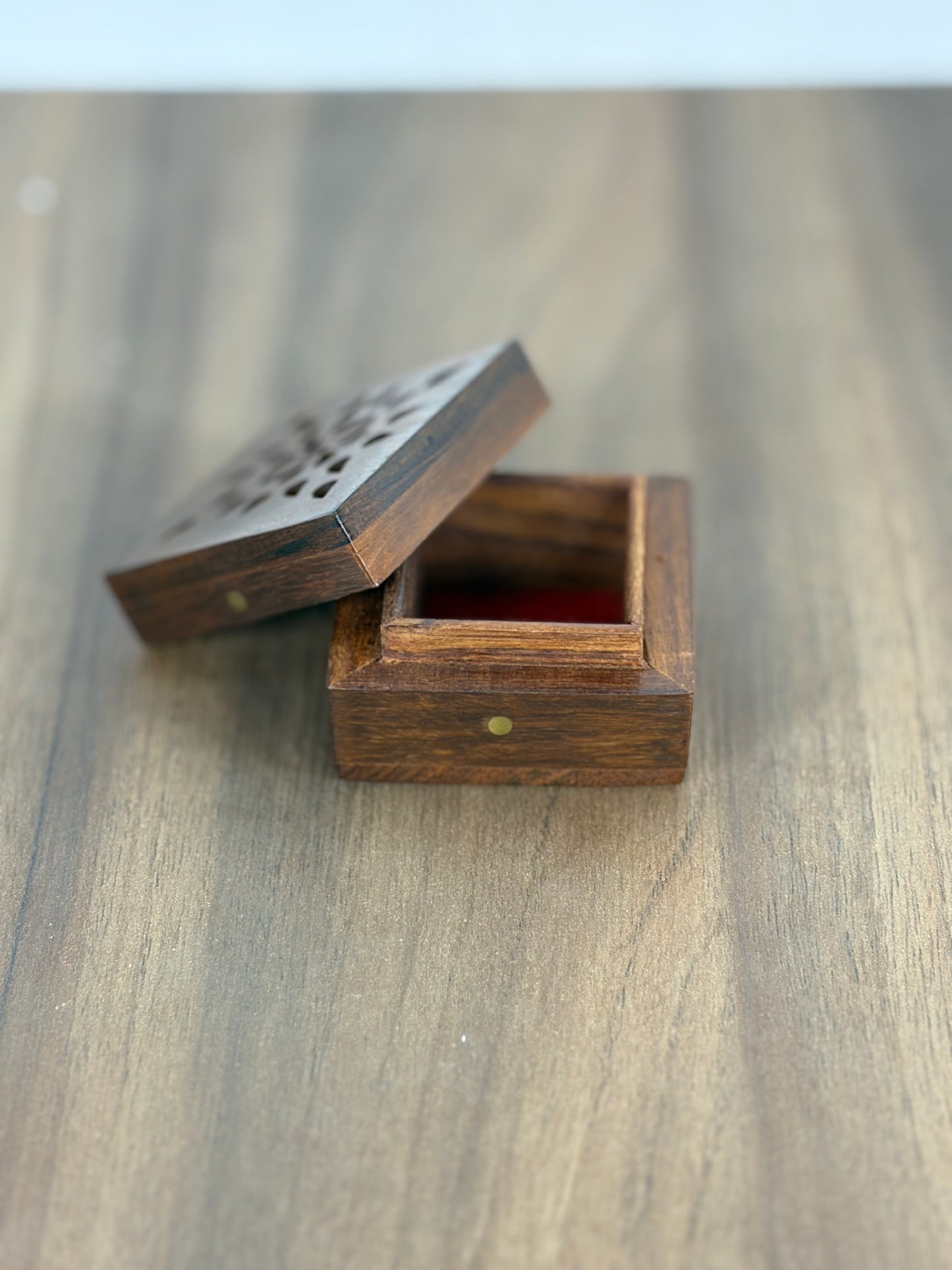 Joyero de Madera Tallado con Terciopelo
