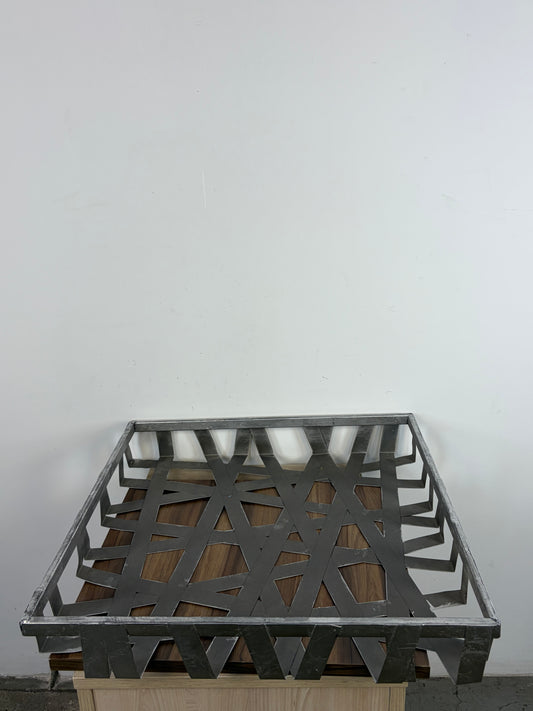 Bandeja Decorativa de Acero con Diseño Geométri
