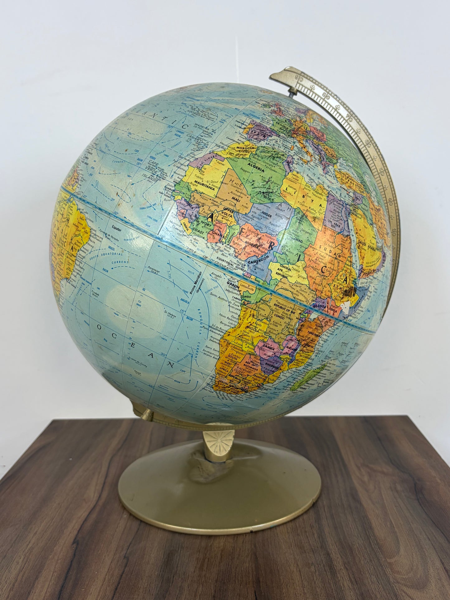 Globo terráqueo azul con relieve de la marca Repogle