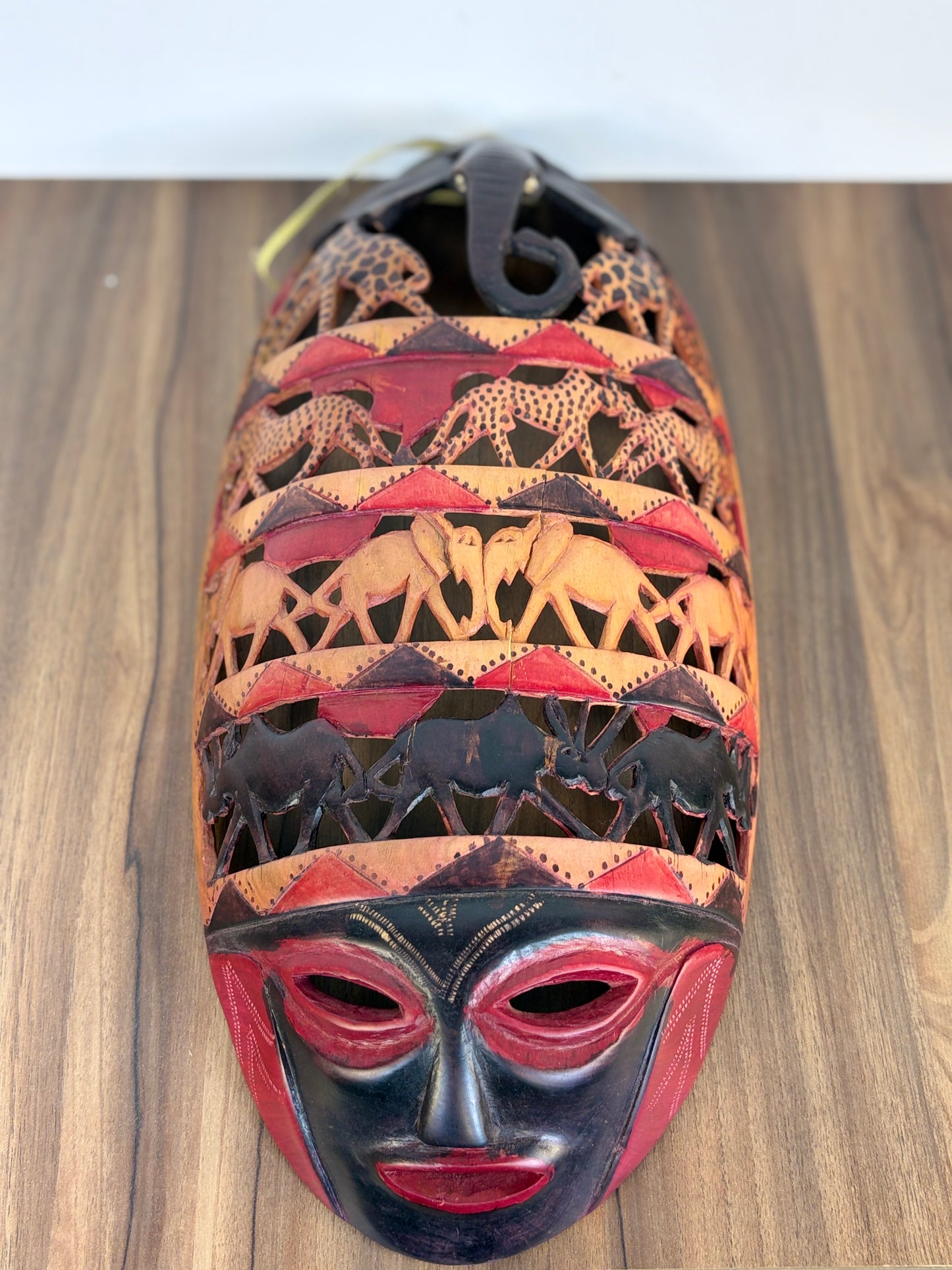 Máscara de estilo africano, original de Kenia y tallada