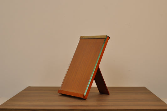 Marco de exhibición, borde metálico y de madera