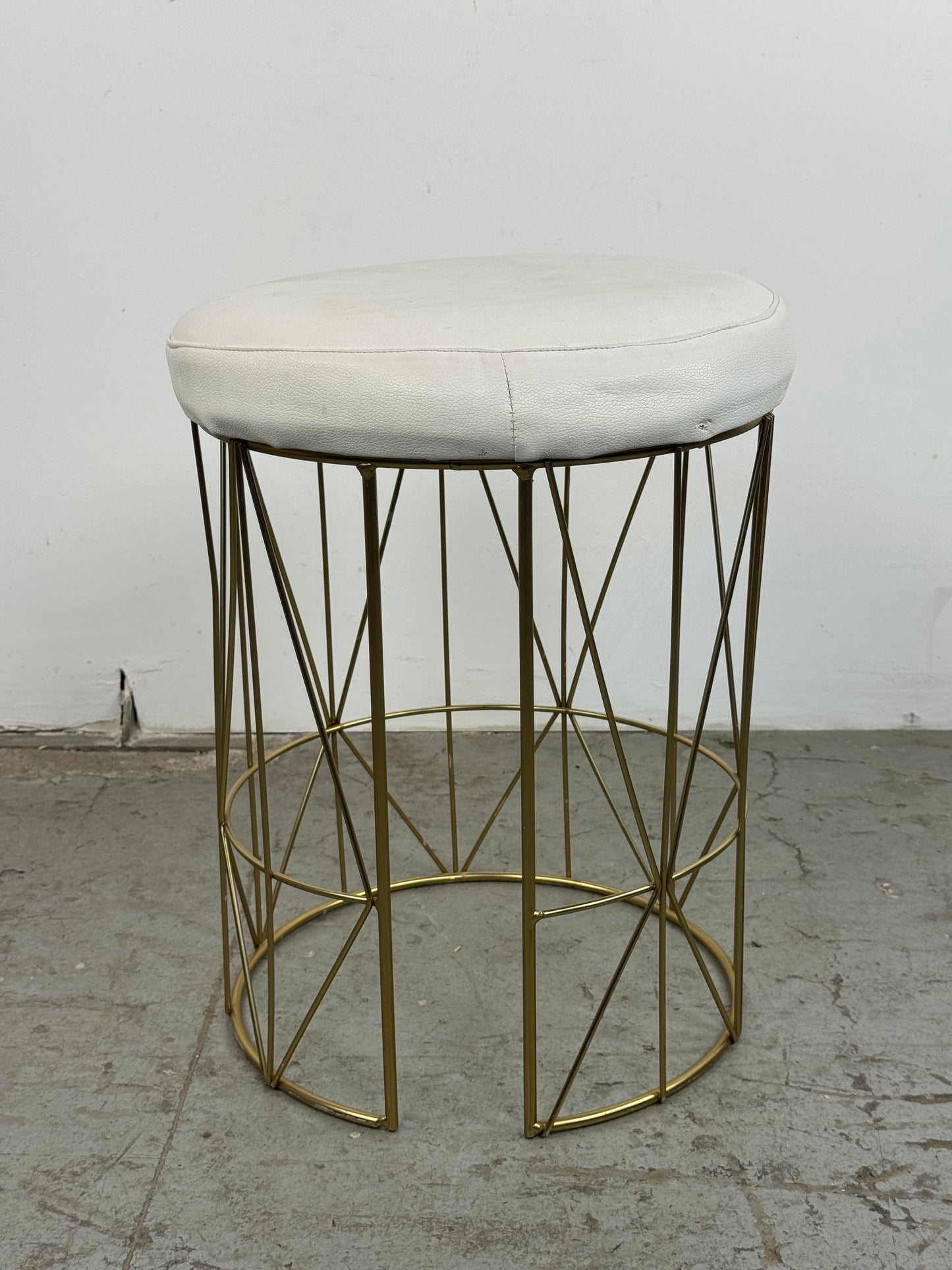 Taburete Acolchado – Base Dorada