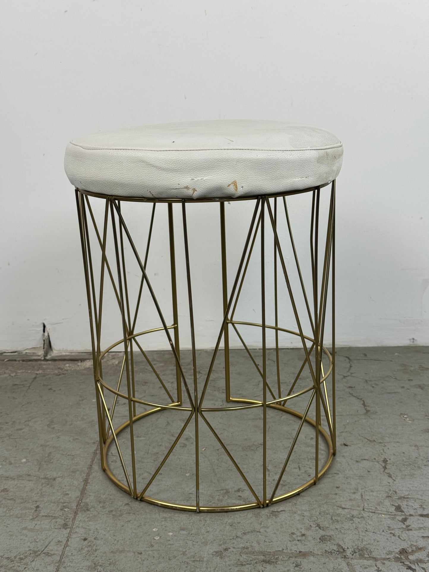 Taburete Acolchado – Base Dorada