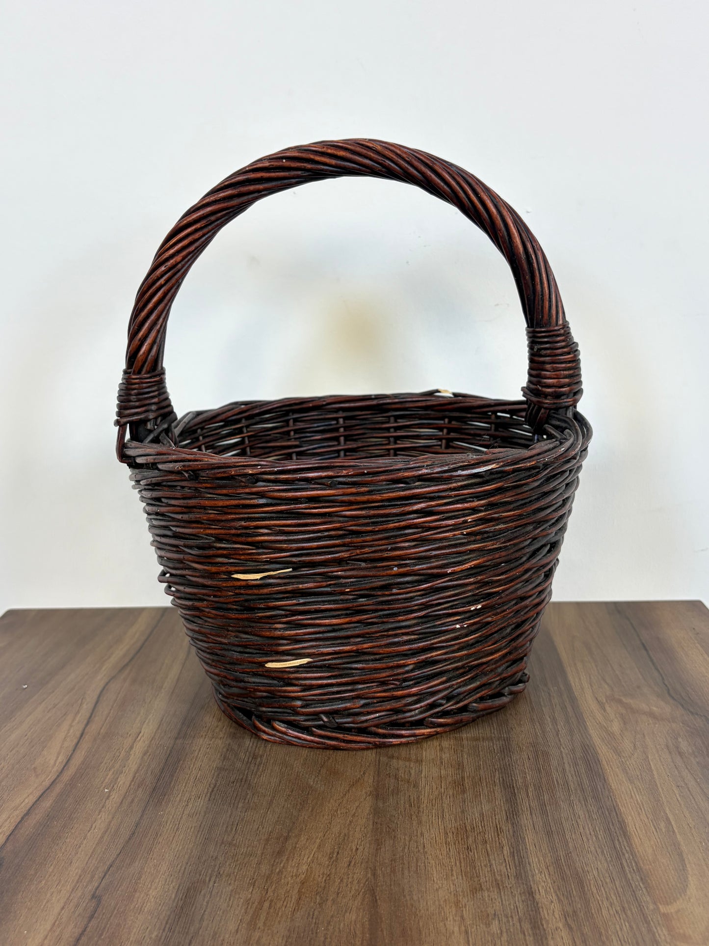 Cesta Mimbre Marrón Oscuro con Asa