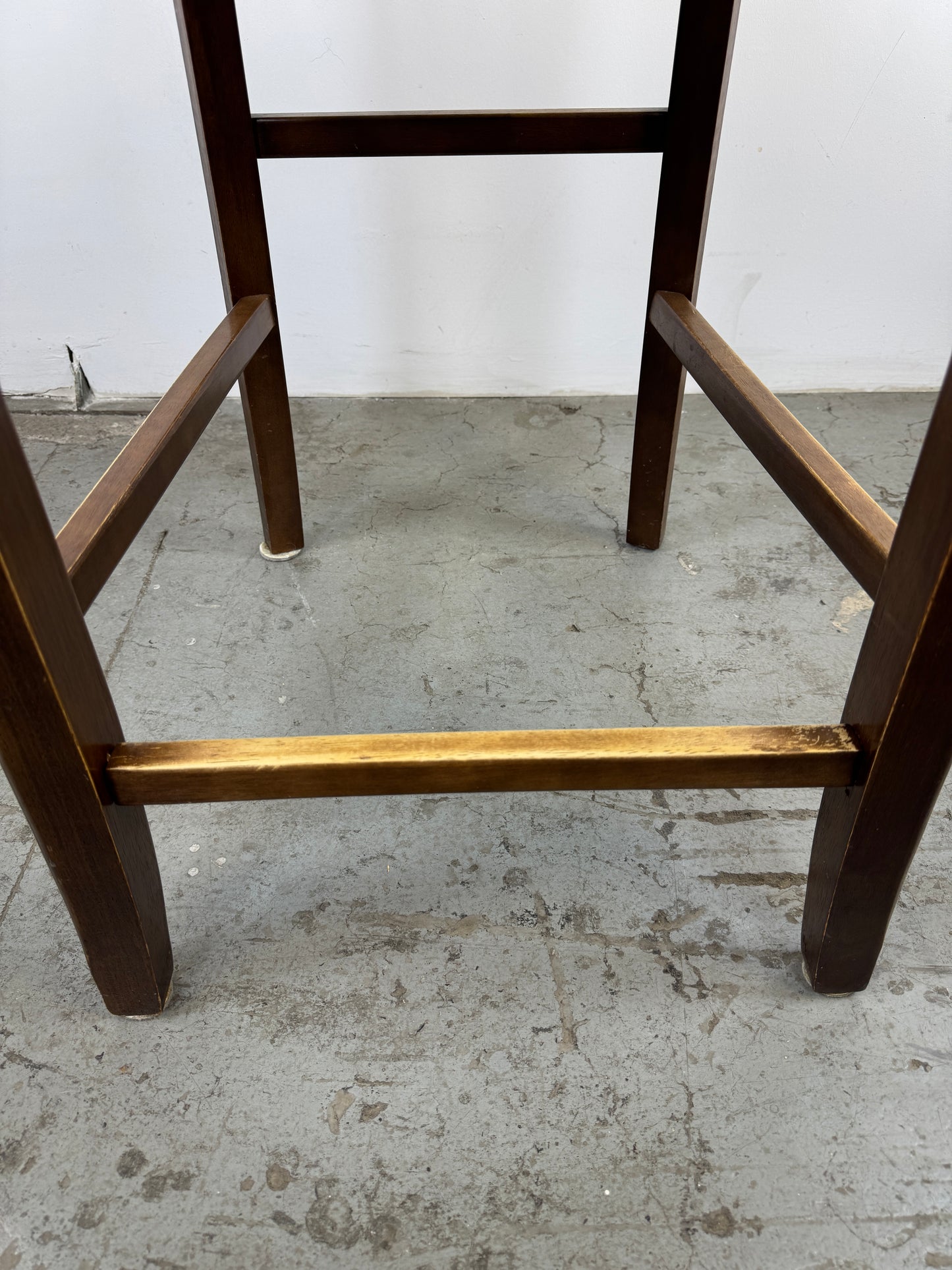 Silla de Madera con Respaldo Alto – x2