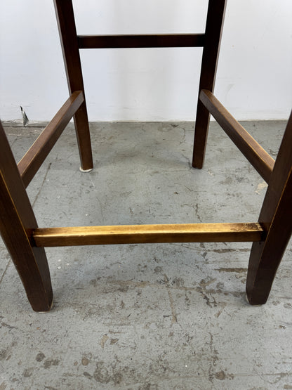Silla de Madera con Respaldo Alto – x2
