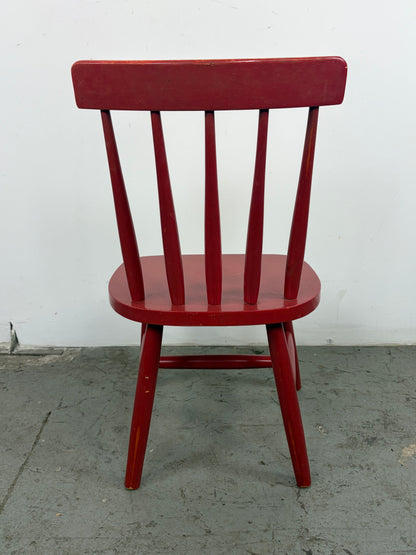 Silla infantil, color rojo de madera