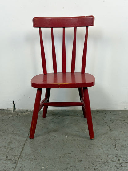 Silla infantil, color rojo de madera