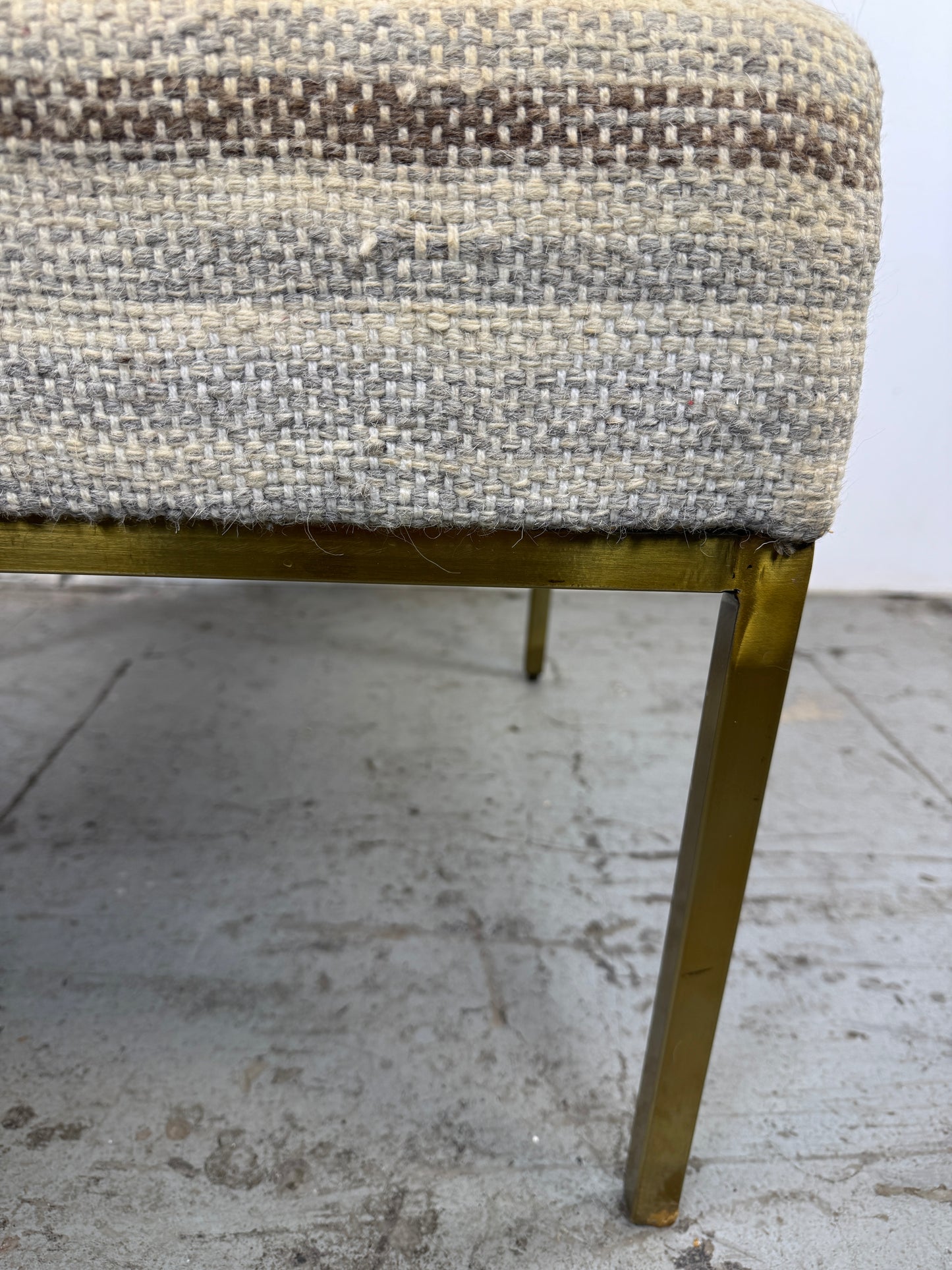 Otomana Rectangular con Alfombra Beige