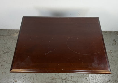 Mesa Auxiliar Queen Anne – Patas Cabriole