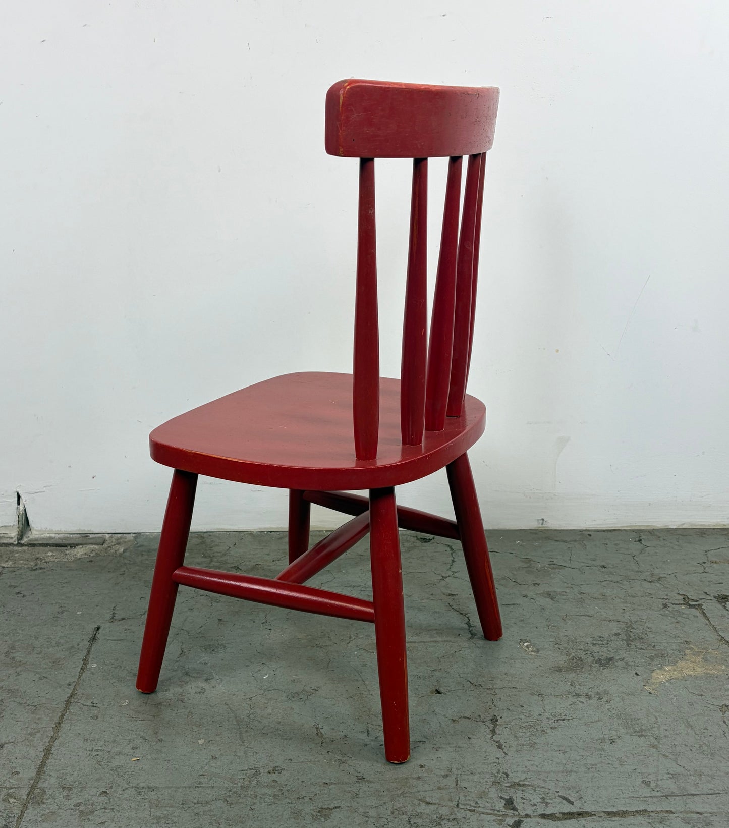 Silla infantil, color rojo de madera