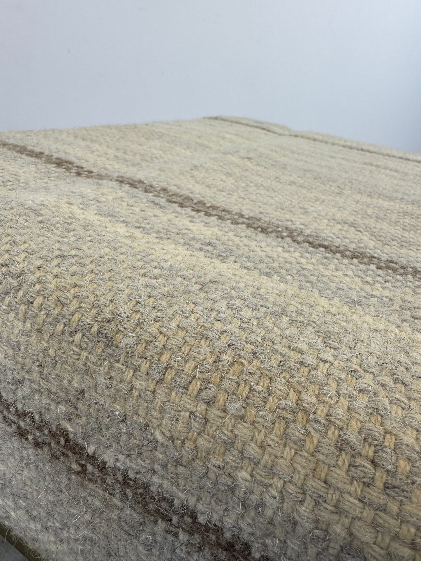 Otomana Rectangular con Alfombra Beige