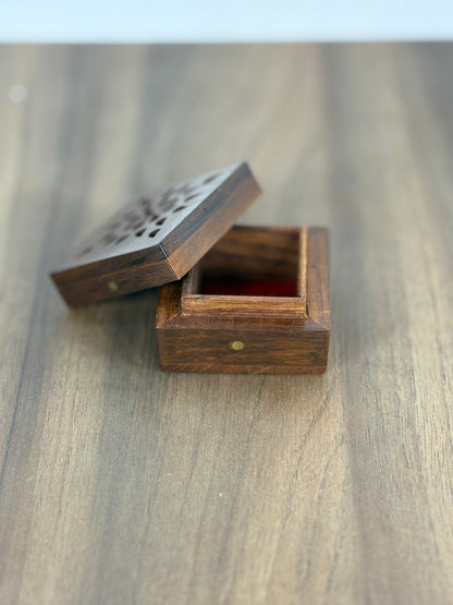 Joyero de Madera Tallado con Terciopelo