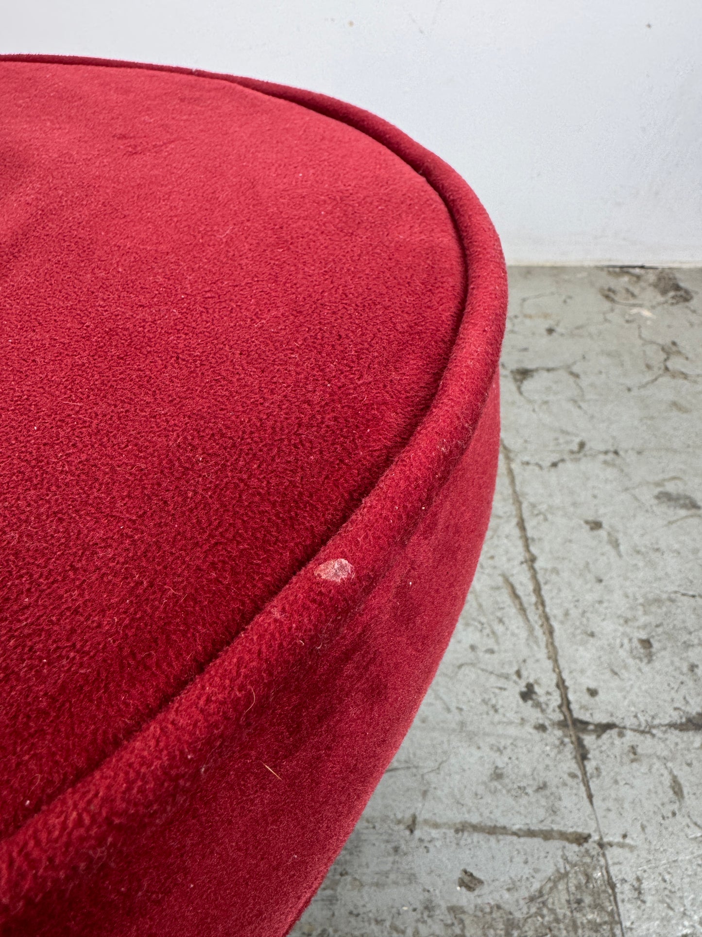 Banqueta Luis XV Caoba – Terciopelo Rojo