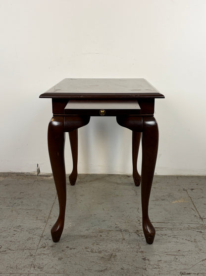 Mesa Auxiliar Queen Anne – Patas Cabriole