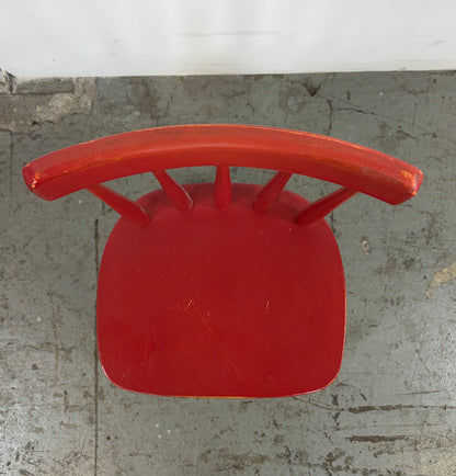 Silla infantil, color rojo de madera