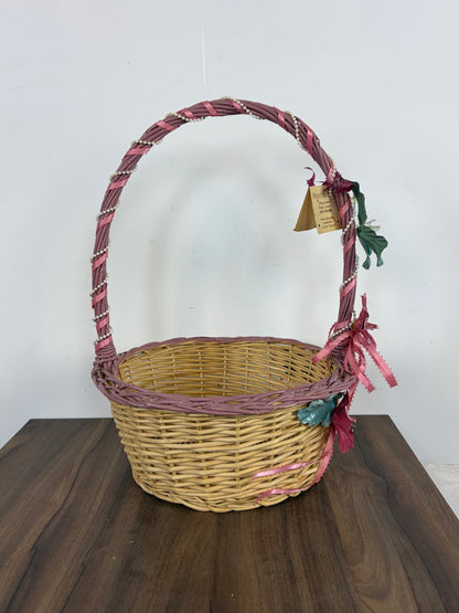 Canasta de Mimbre Decorativa con Borde y Asa en Rosa