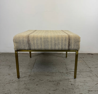 Otomana Rectangular con Alfombra Beige