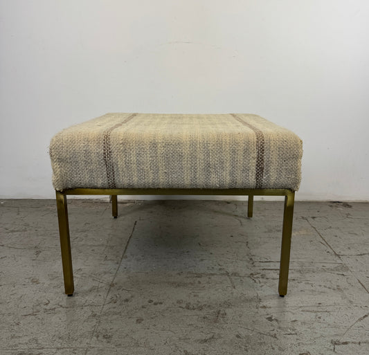 Otomana Rectangular con Alfombra Beige