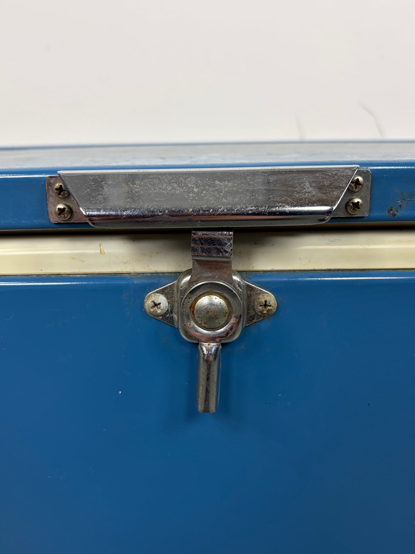 Hielera Coleman Vintage Azul – Años 60