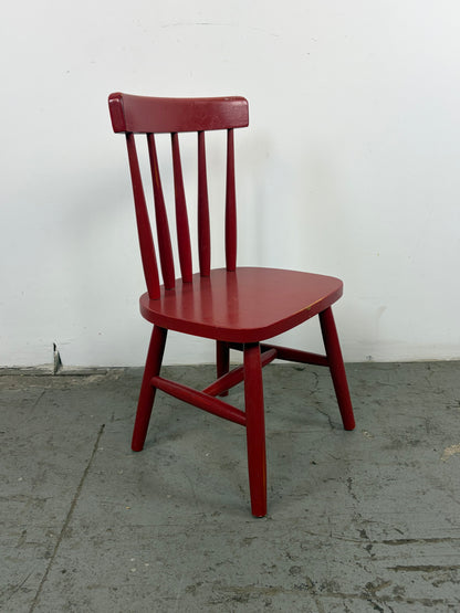 Silla infantil, color rojo de madera