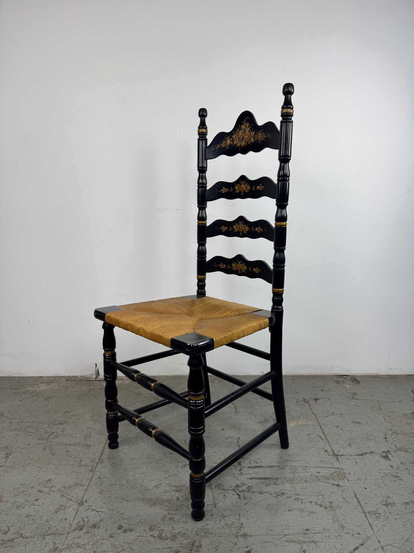 Silla Hitchcock, con respaldo de escalera, acabado e
