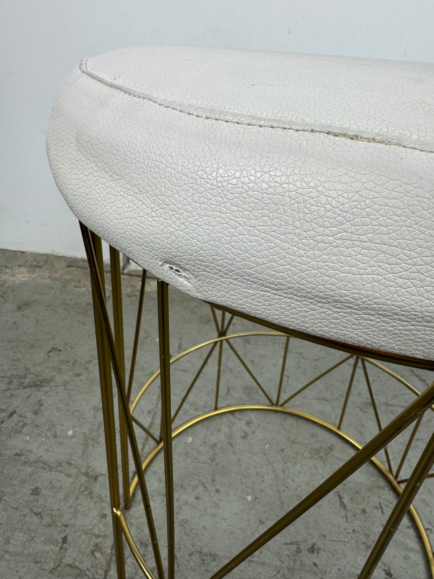 Taburete Acolchado – Base Dorada