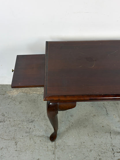 Mesa Auxiliar Queen Anne – Patas Cabriole