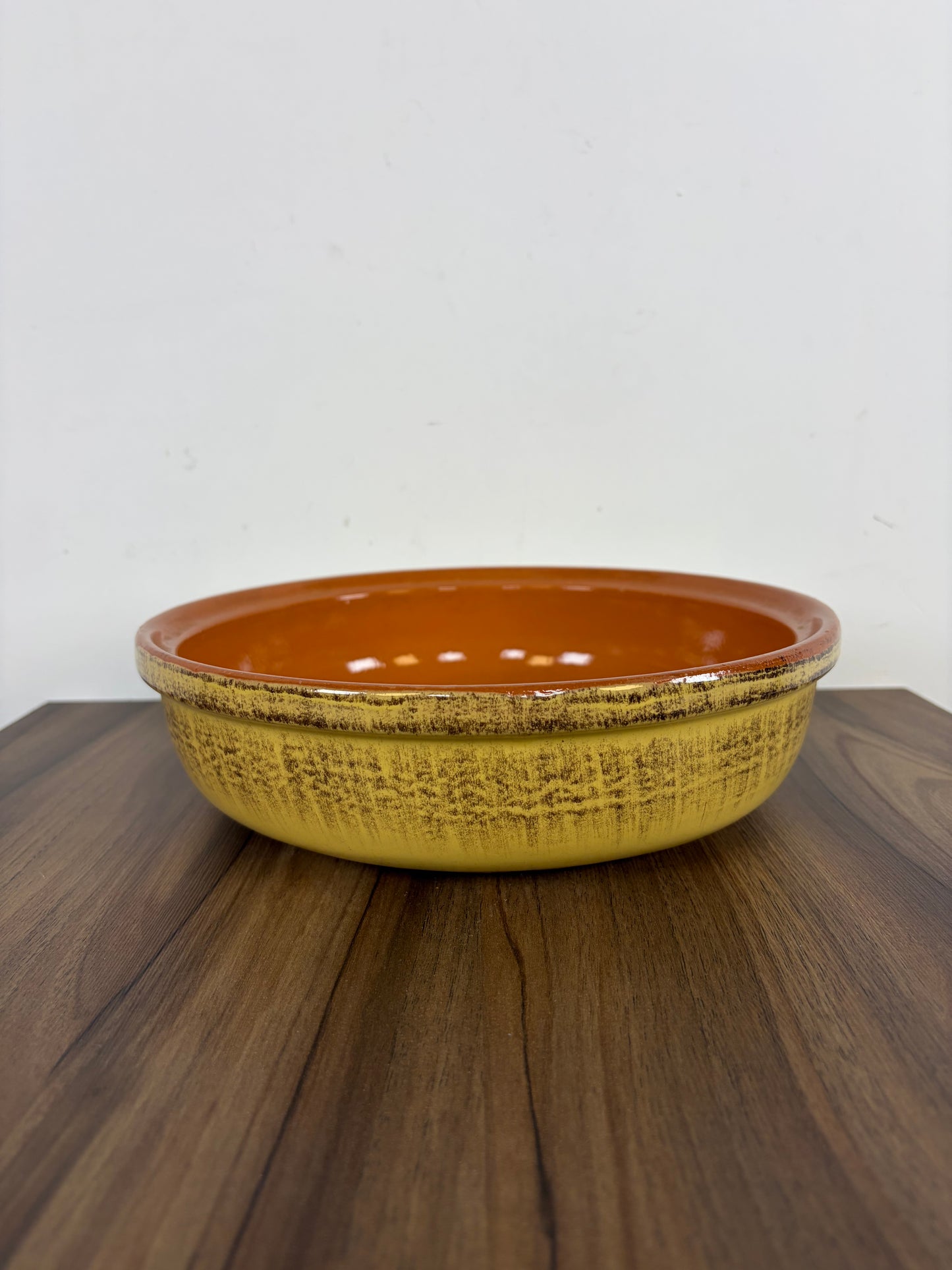 Cuenco de cerámica, esmaltada de color terracota