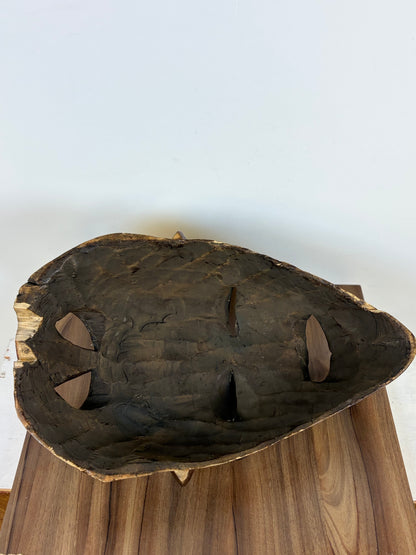 Máscara de Madera Tallada con Patrones