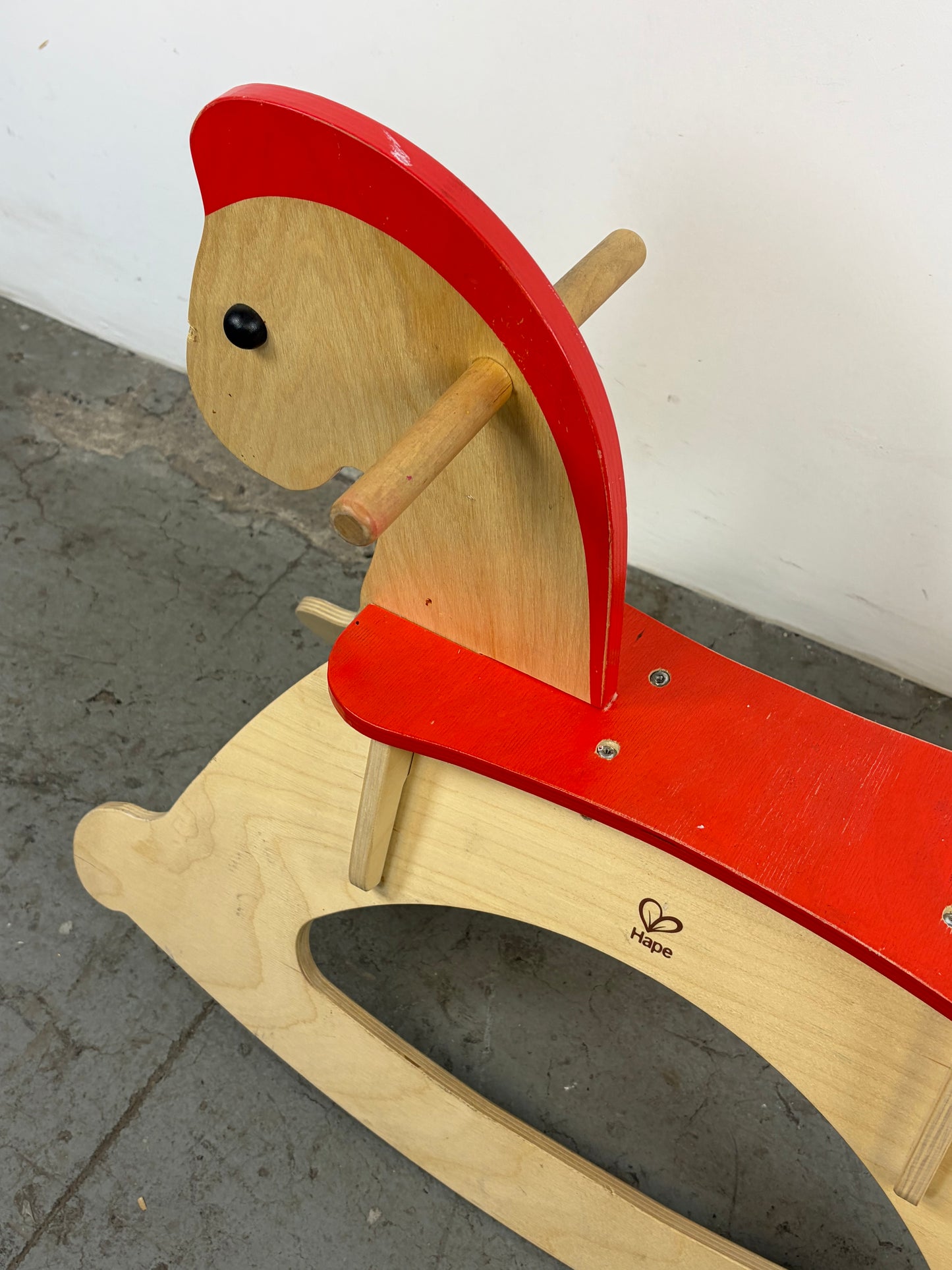 Caballo Balancín Hape Madera – Rojo