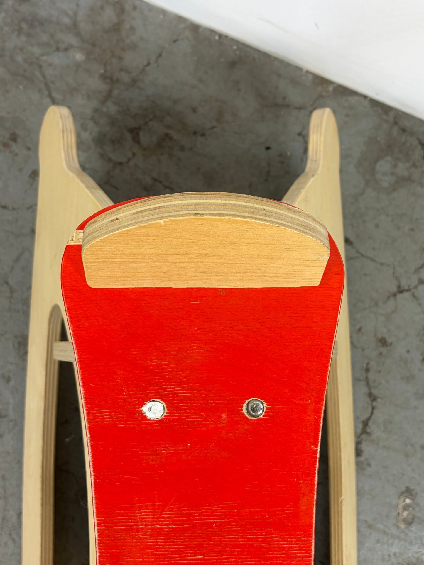 Caballo Balancín Hape Madera – Rojo
