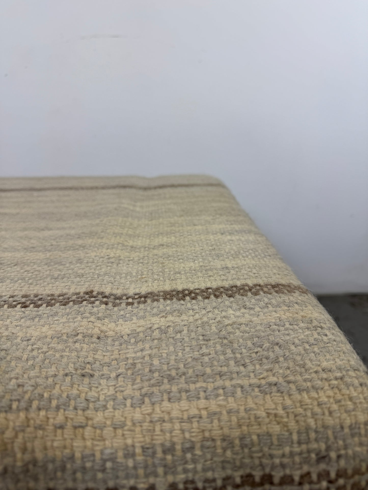 Otomana Rectangular con Alfombra Beige