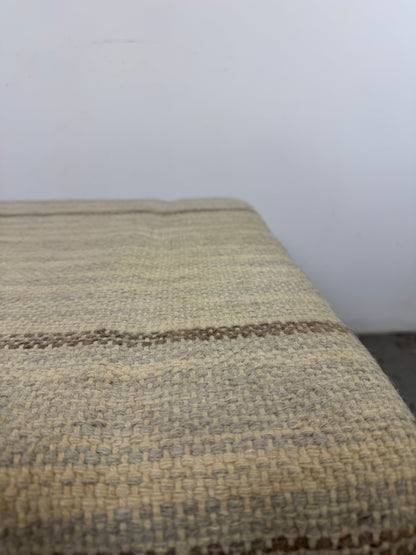 Otomana Rectangular con Alfombra Beige