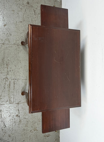 Mesa Auxiliar Queen Anne – Patas Cabriole
