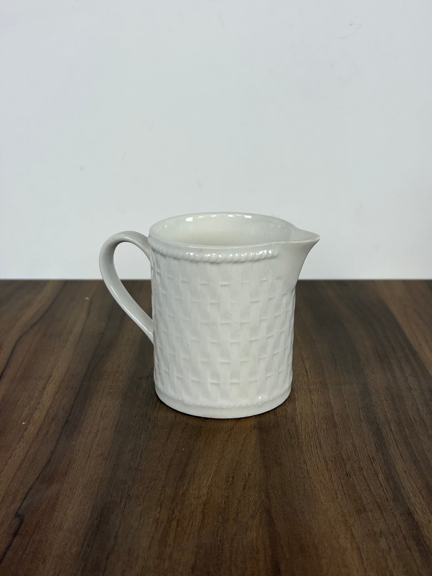 Jarrita de Crema Oneida Wicker Blanca