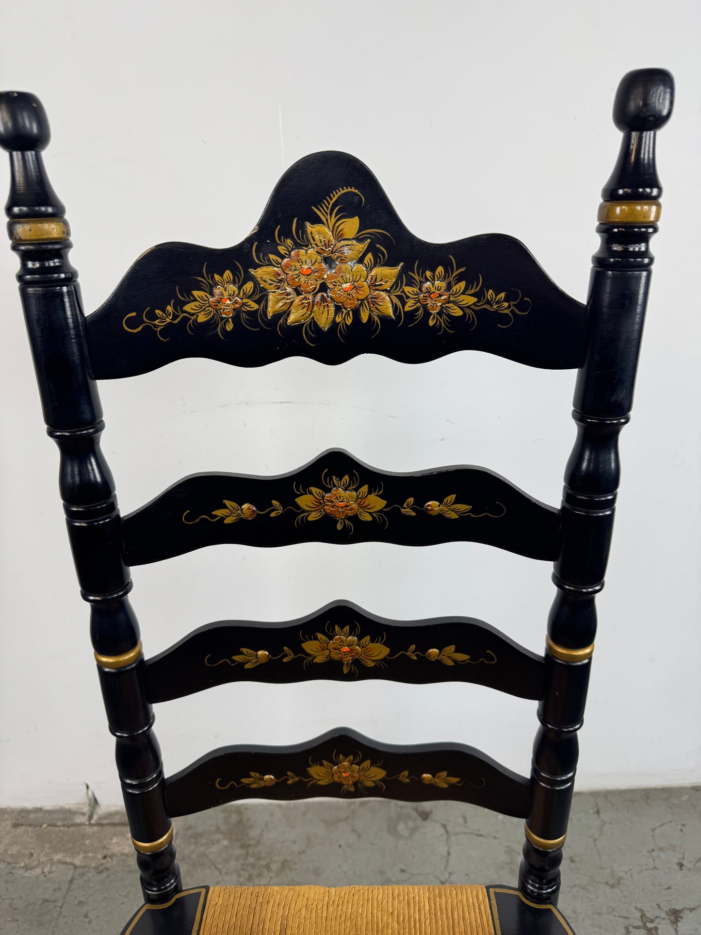 Silla Hitchcock, con respaldo de escalera, acabado e