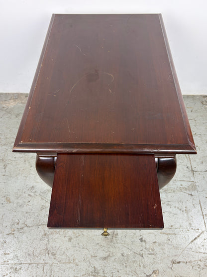 Mesa Auxiliar Queen Anne – Patas Cabriole