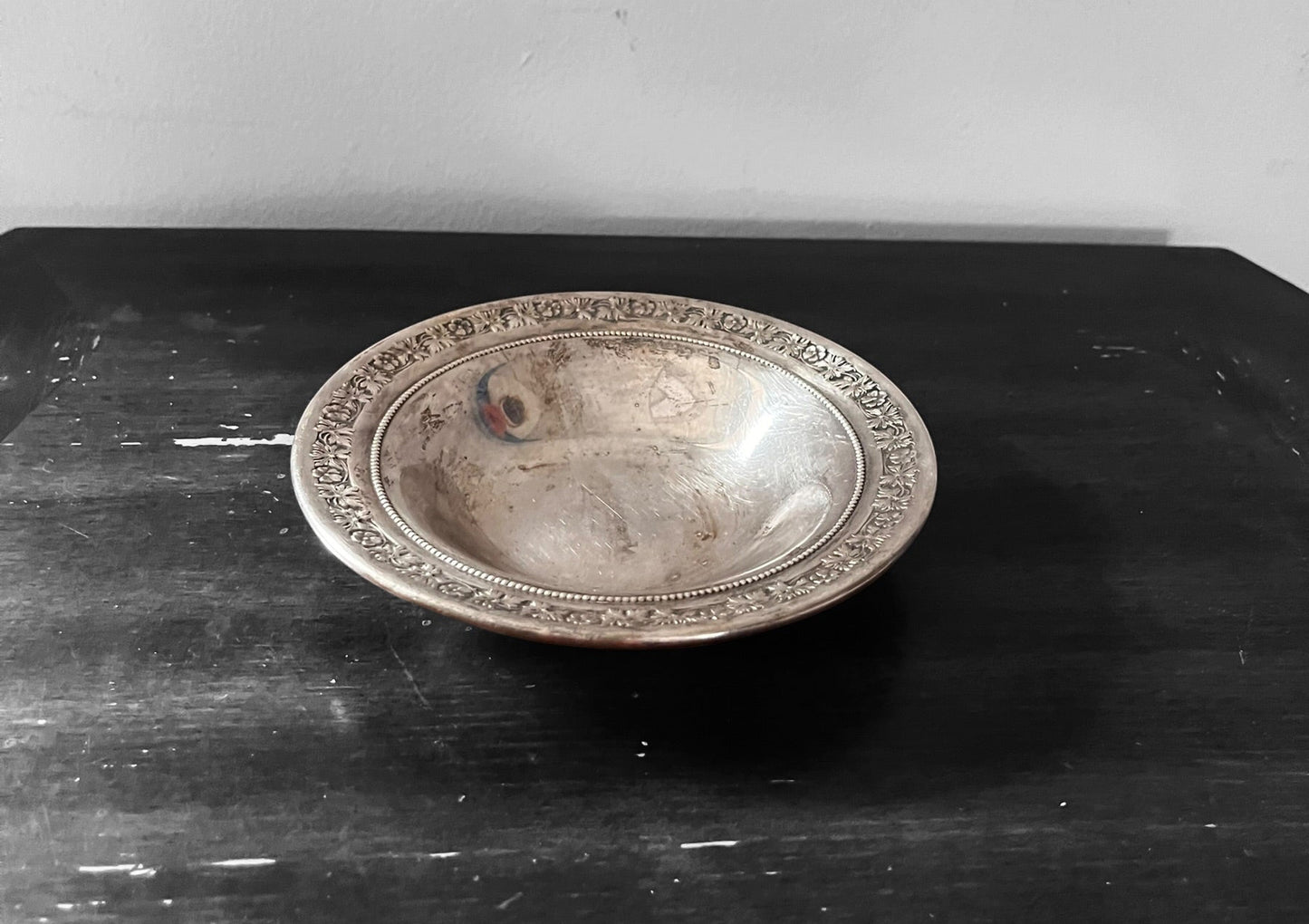 Tazón antiguo decorativo de plata