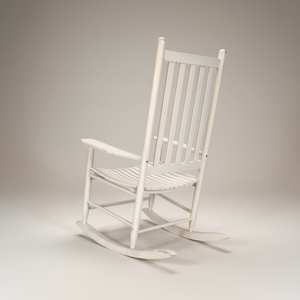Mecedora clásica de madera maciza color blanca – Go Vintage