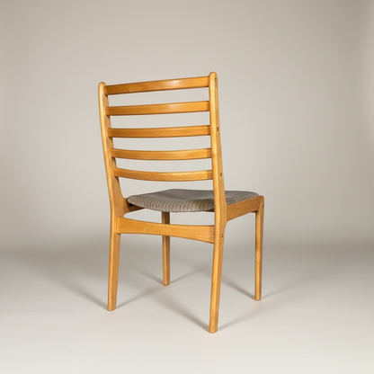 Sillón provenzal, respaldo de escalera y asiento de enea, manchas en los cojines – Go Vintage